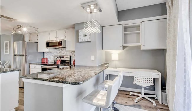 Building Photo - 5955 E 10th Ave