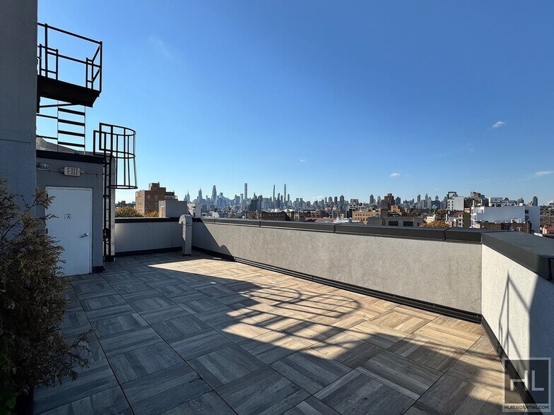 Building Photo - The Vitoria - 27=04 Astoria Blvd Luxurious...