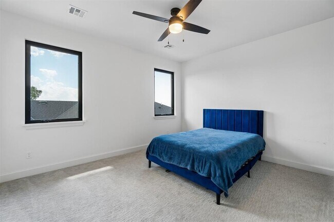 Building Photo - 2109 Wiregrass Dr