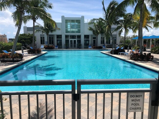 Building Photo - 300 S Australian Ave