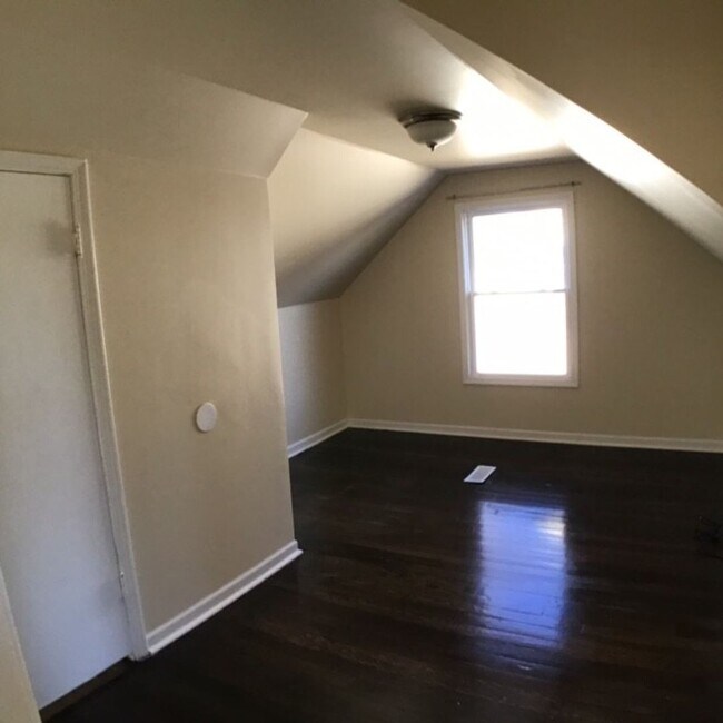 Building Photo - Beautiful 4 bedroom house in great Dolton ...