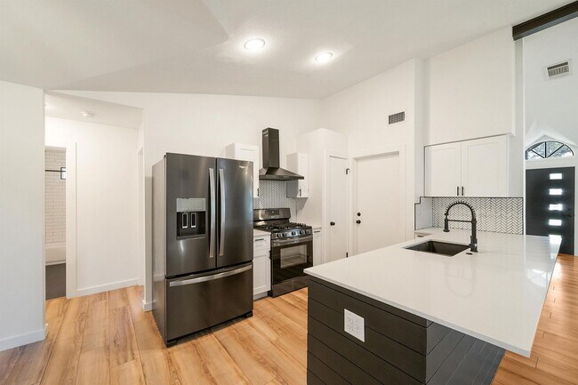 Building Photo - 4707 Alta Loma Dr