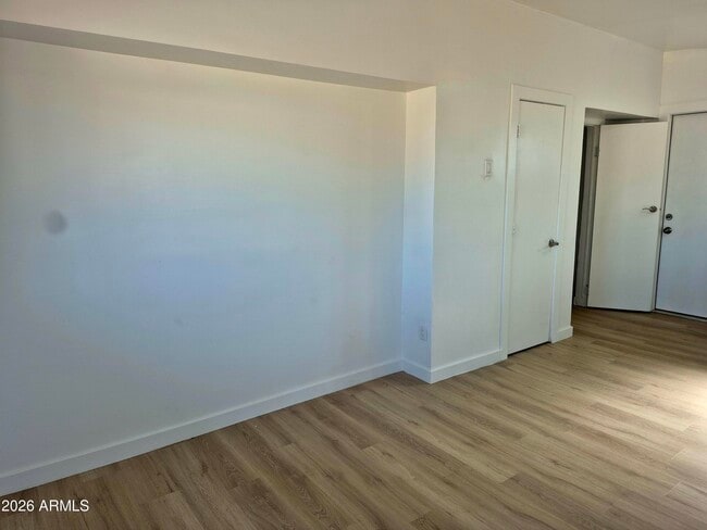 Building Photo - 7508 W Orangewood Ave