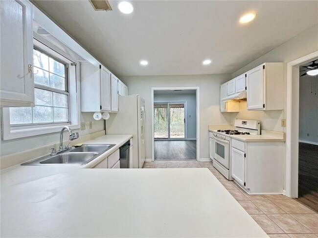 Building Photo - 11250 Ridge Hill Dr