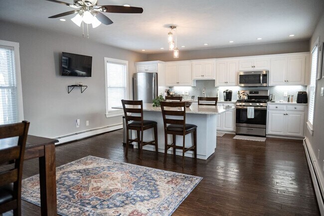 Building Photo - 104 Union St