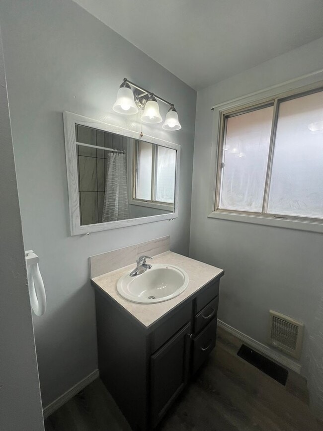 Building Photo - Newly Renovated 4 Bedroom, 2 Bathroom Home - Located in Moyina Heights!