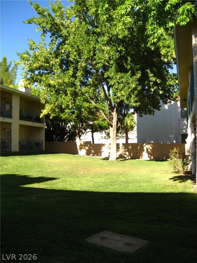 Building Photo - 2894 Lilac Ct