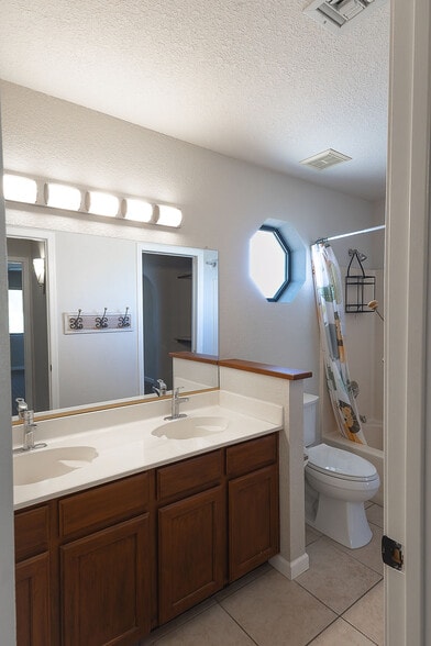 Building Photo - 3385 Poppy Trail Dr