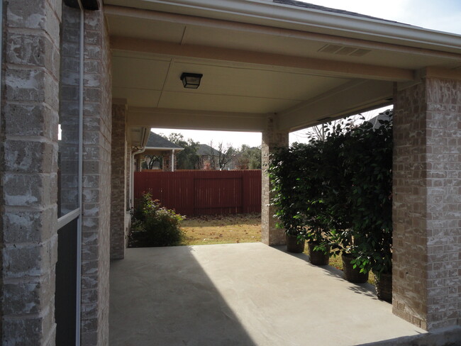 Building Photo - 10024 Lisi Anne Dr