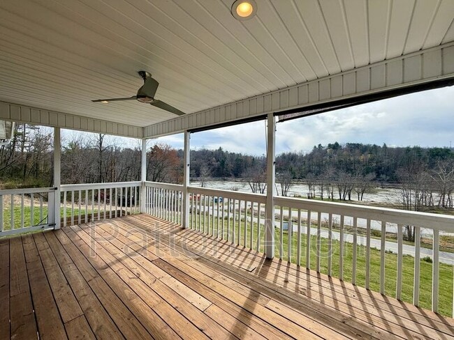 Building Photo - 207 Riverside View Dr