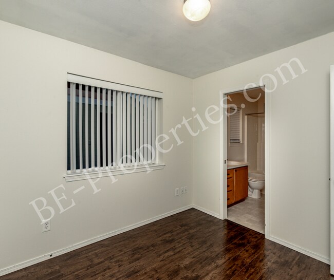 Building Photo - Puyallup Home