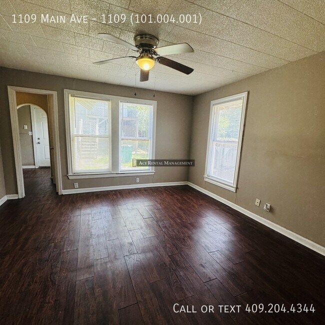 Building Photo - 1109 Main Ave
