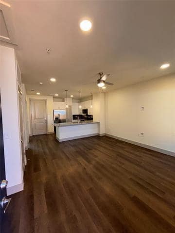 Building Photo - 300 Lucas Ln