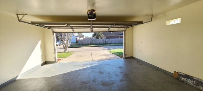 Building Photo - 19330 Larissa Dr