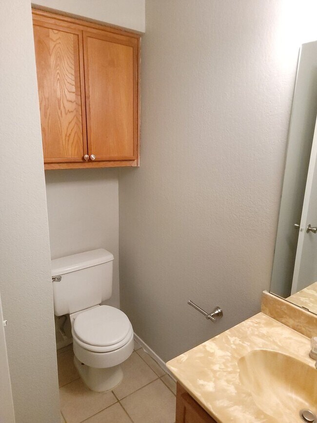 Building Photo - 1104-1106 Suburban Drive