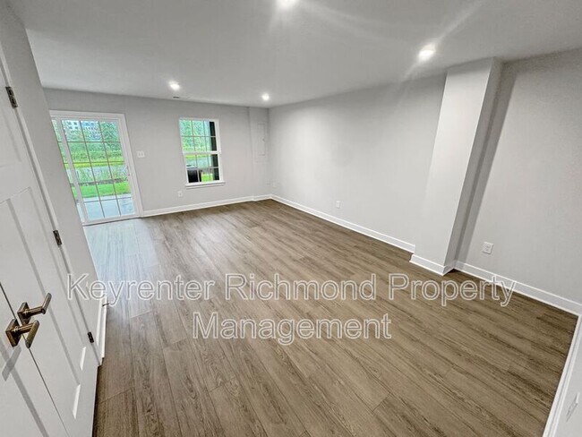 Building Photo - 1025 Arborway Ln