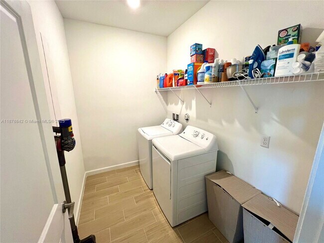 Building Photo - 9045 Zevon Ct