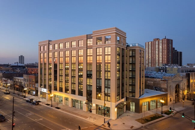 Building Photo - Platform 4611 Uptown Chicago