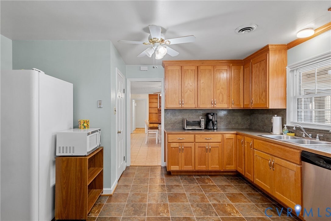 Building Photo - 1871 Pender Ave