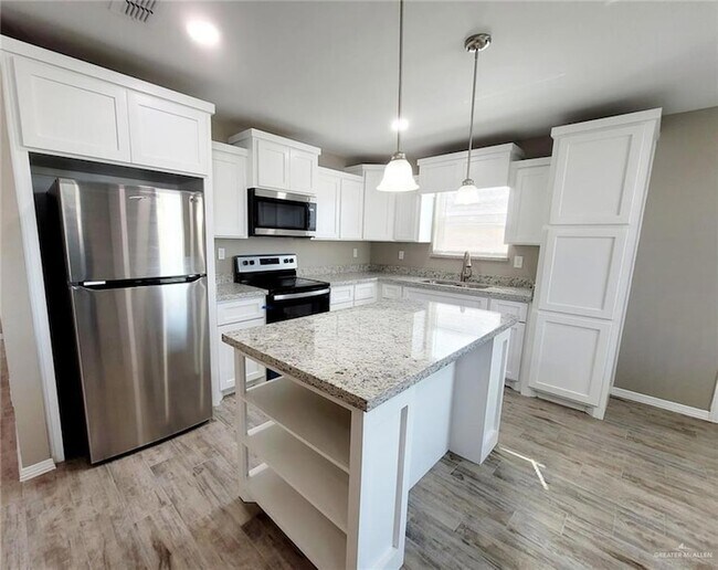 Building Photo - 3808 Las Vistas Ln