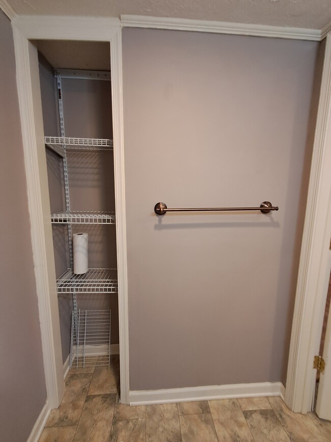 Building Photo - 114 Tomahawk Dr