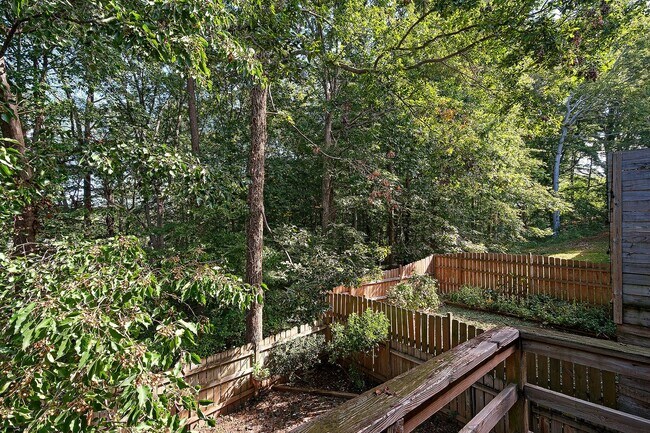 Building Photo - 430 Wynridge Dr