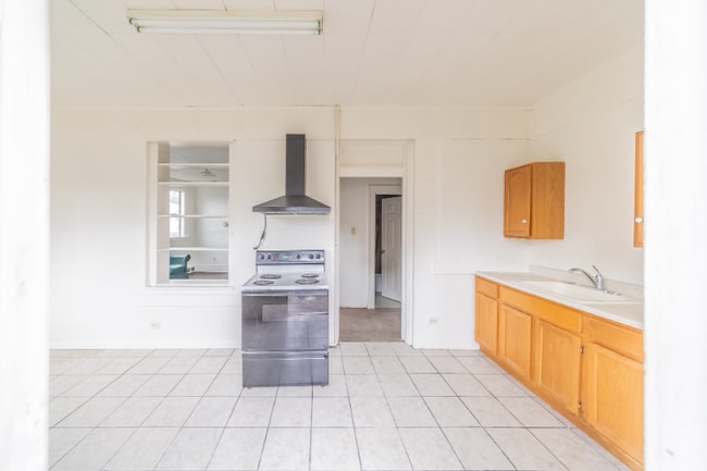 Building Photo - 1139 5th Ave