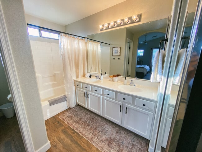 Building Photo - 14286 W Cora Ln