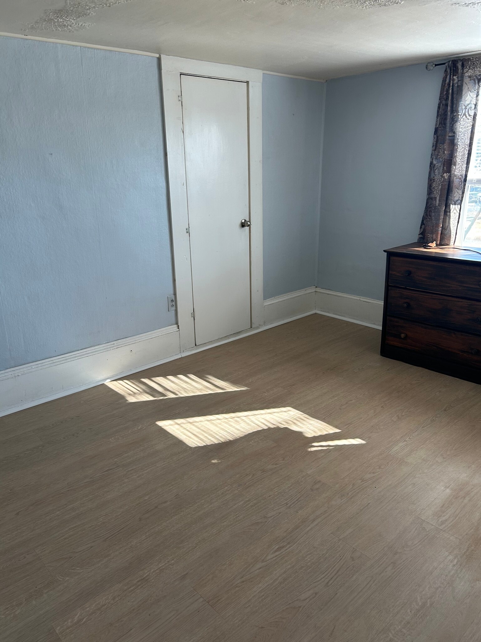 Bedroom with walk-in closet and dresser - 701 S DuPont Blvd
