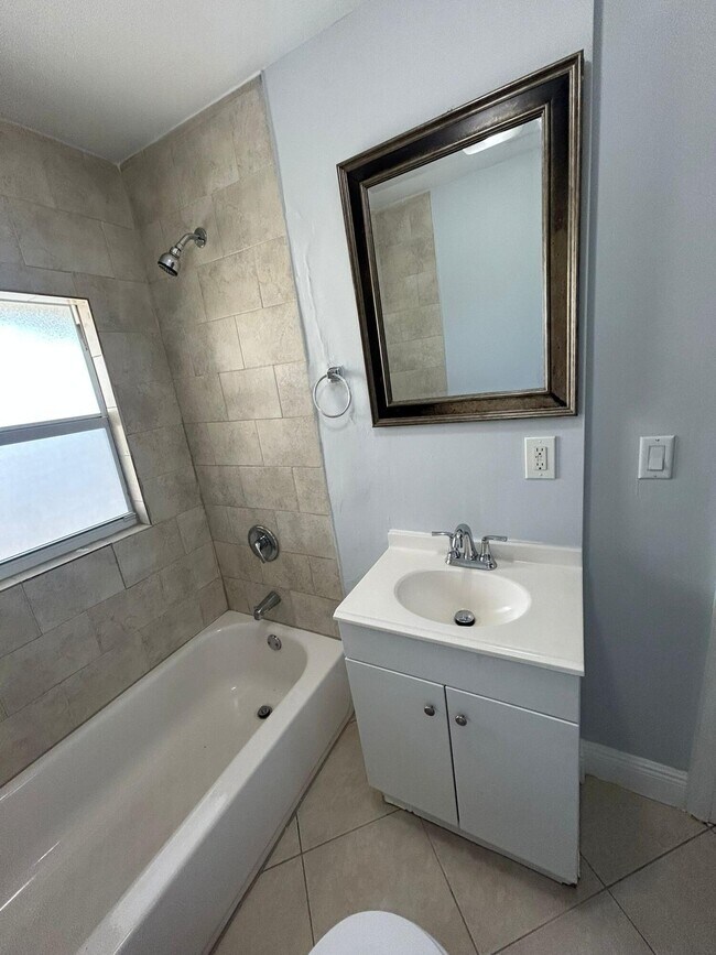 Building Photo - 508 57th St