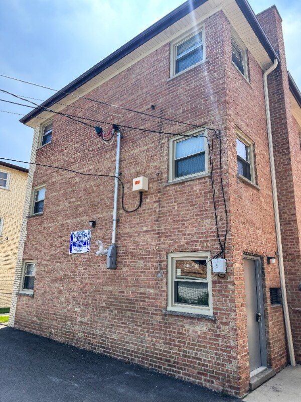 Building Photo - 7344 W Belmont Ave