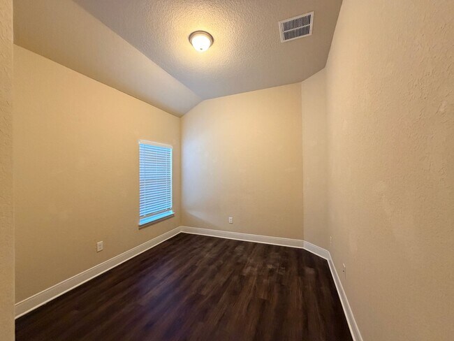 Building Photo - 1243 Old FM 306