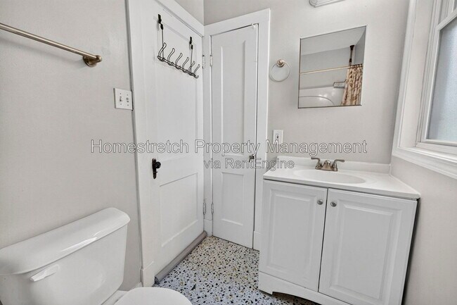 Building Photo - 6737 Fyler Ave