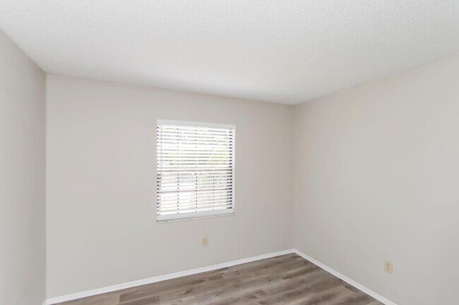 Building Photo - 409 Santa Martia St SW