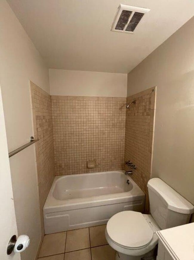 Building Photo - 9508 Emerald Park Dr