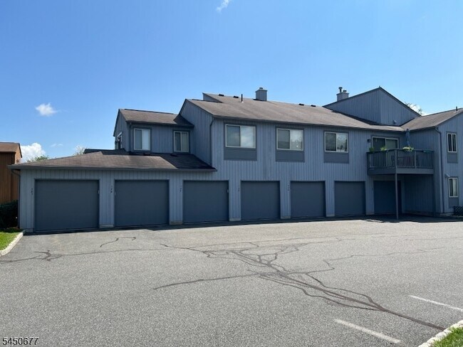 Building Photo - 179 Drake Ln