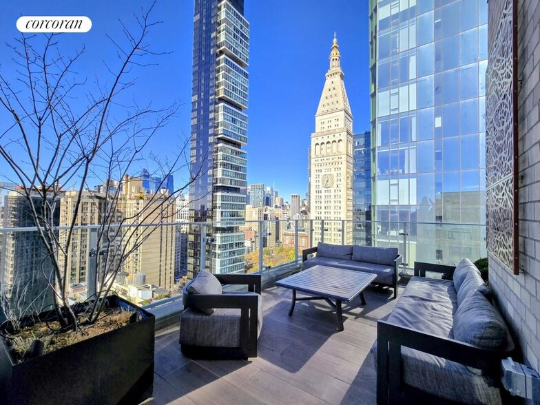 Building Photo - 280 Park Ave S