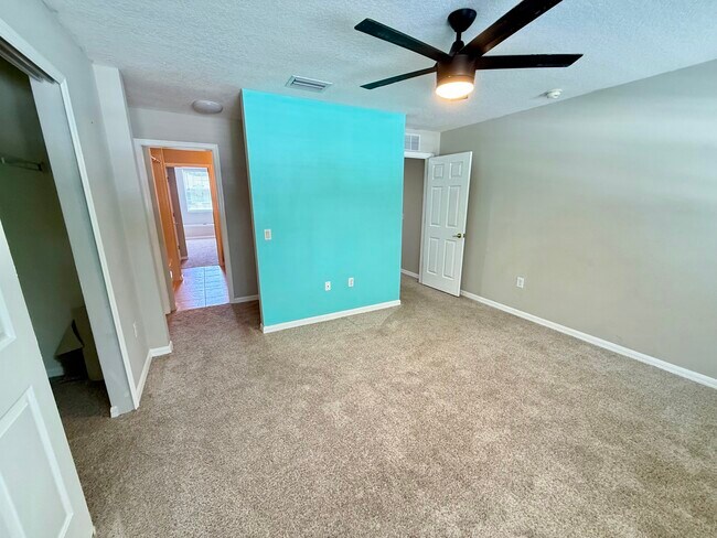 Building Photo - 3421 Home Town Ln