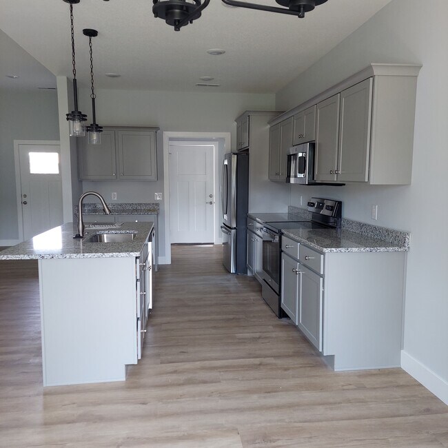 Building Photo - 1738 Sierra
