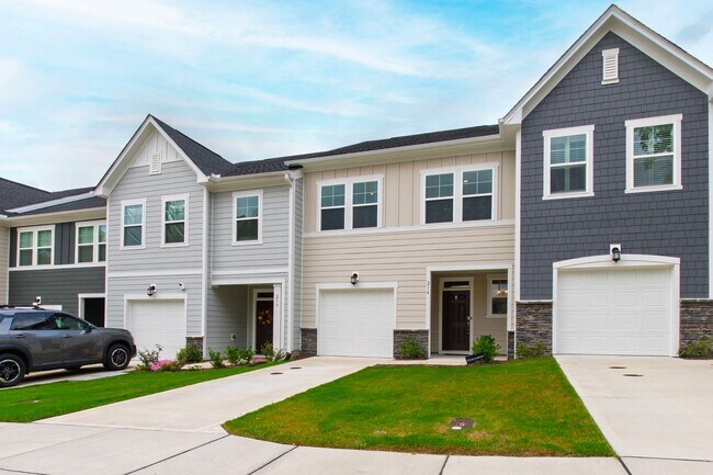 Building Photo - Bright & Beautiful! Modern 3-Bedroom Townh...