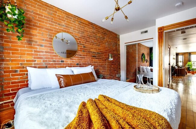 Building Photo - 1180 N High St