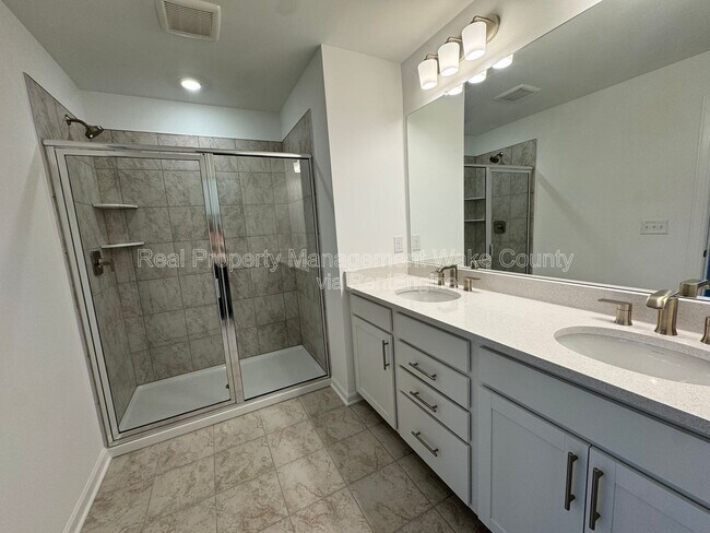 Building Photo - 416 Rowe Wy