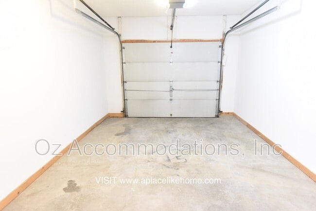 Building Photo - 635 S Woodson Ln