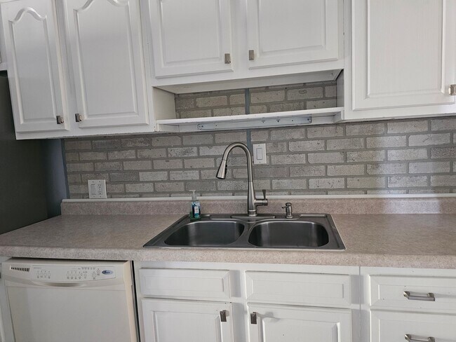 Building Photo - 2802 Van Buren St