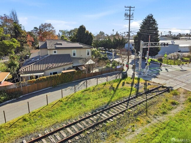 Building Photo - 820 Almar Ave