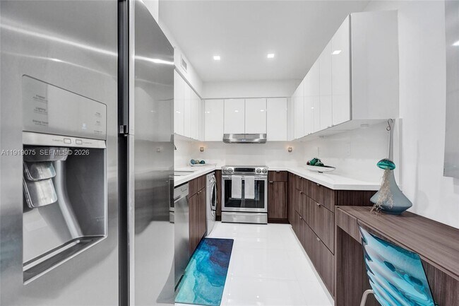 Building Photo - 2501 S Ocean Dr