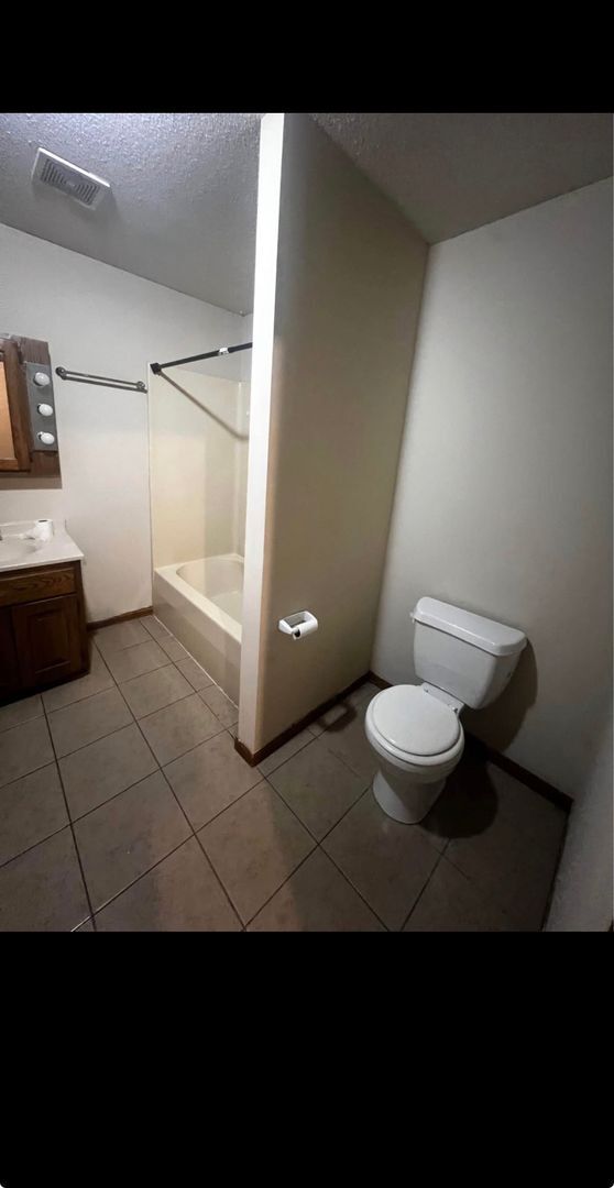 Building Photo - 362/364 Chris Dr.