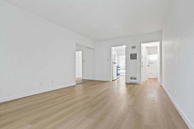 Building Photo - 7941 Selma