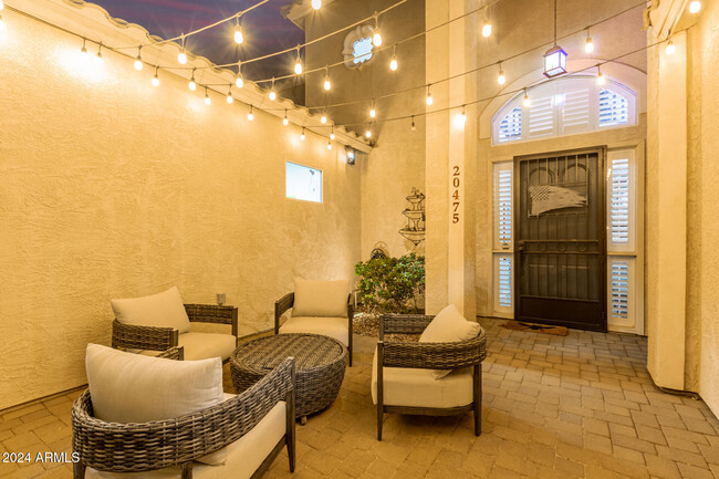 Building Photo - 20475 E Palomino Dr