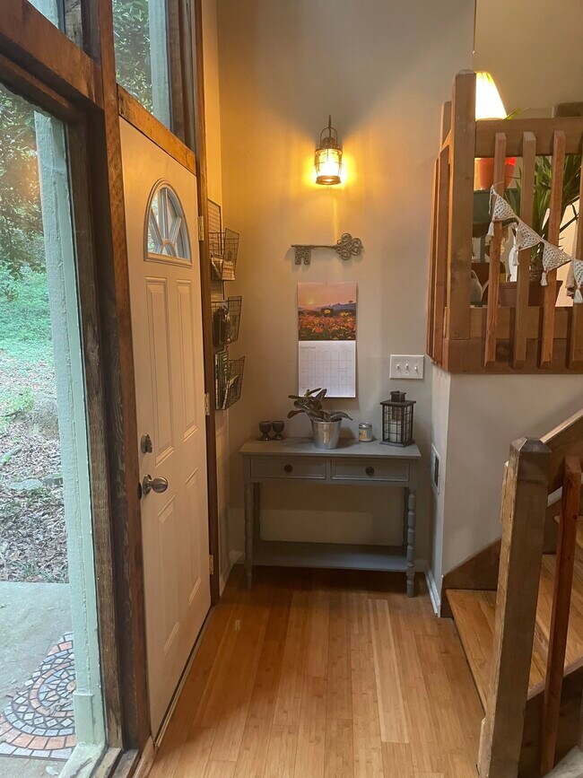 Building Photo - 1543 Hillhaven Dr